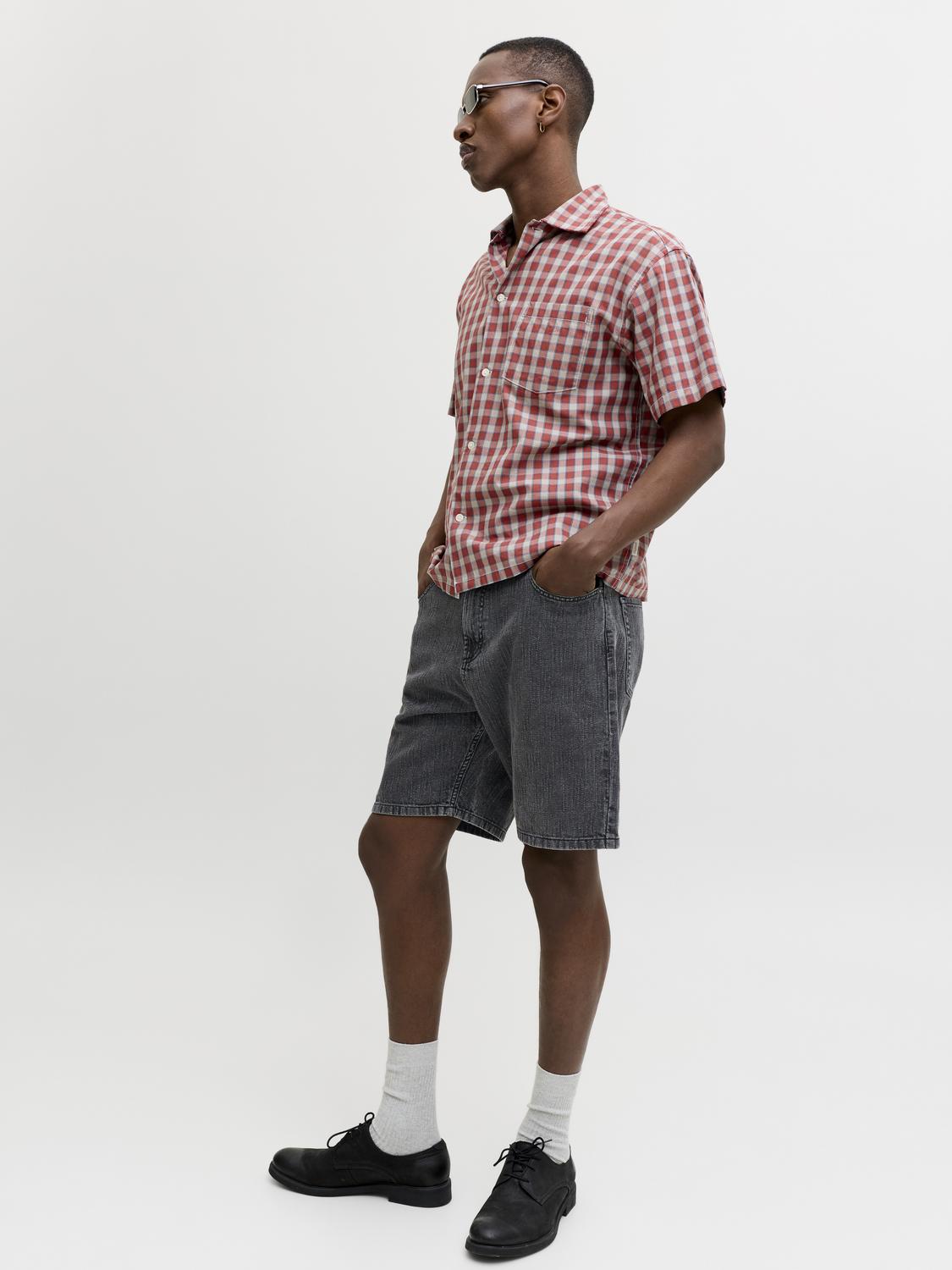 model_shot-creative